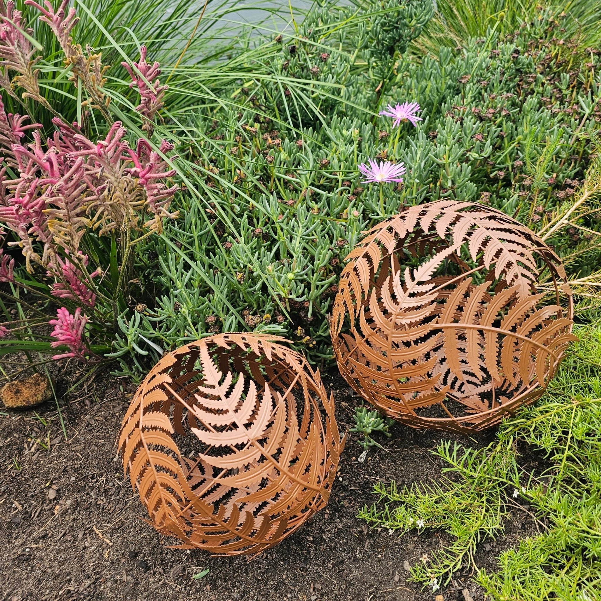 Metal Fern Ball Garden Décor