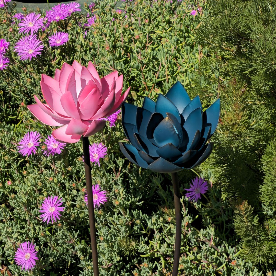 BLUE LOTUS FLOWER STAKE
