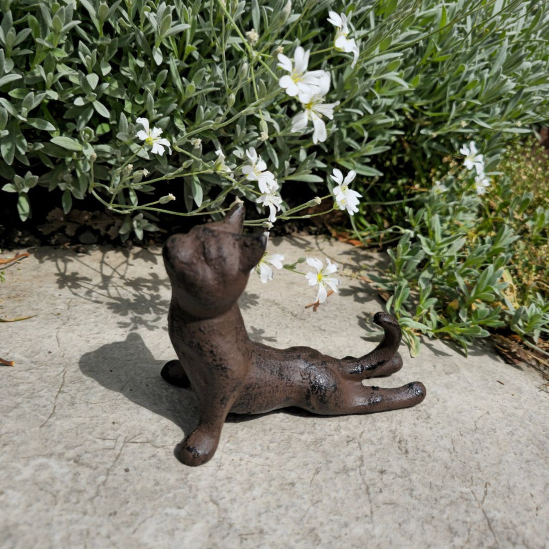 Cast iron yoga up-dog cat