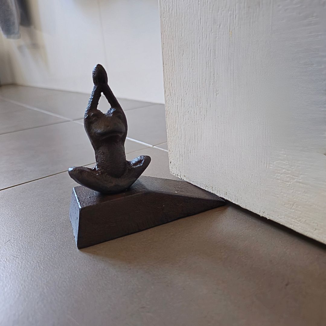 Cast iron frog doorstop