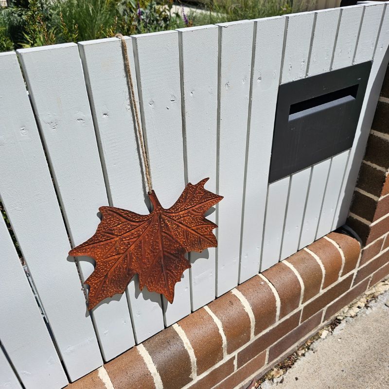 Rustic Oak Leaf Hanging Decoration