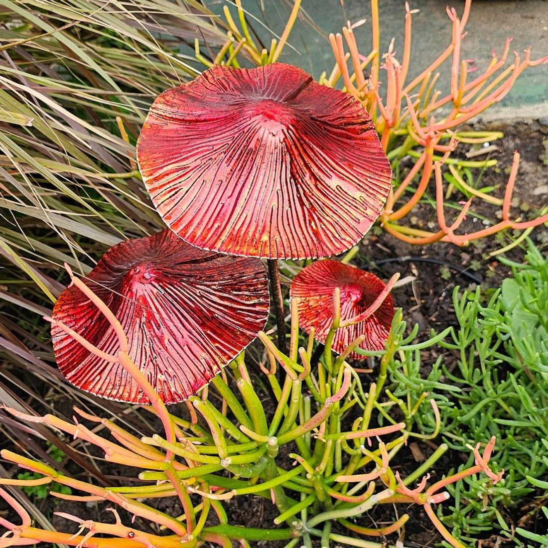 Triple Mushroom Garden Stake - Red
