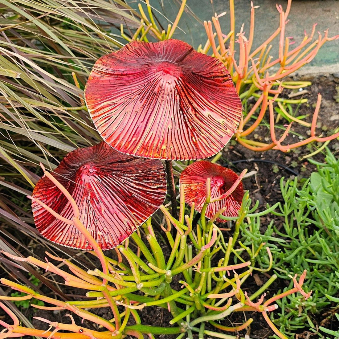 Triple Mushroom Garden Stake - Red